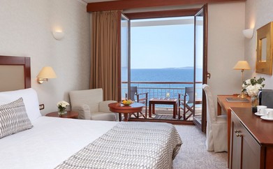https://ohmydream.club/storage/media/uploads/Attica/Grand_Resort_Lagonissi/Luxury_Sea_View_Rooms/prev/65f9a61a2d99f.jpg