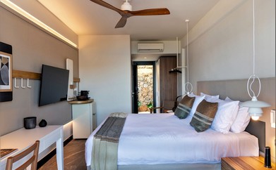 https://ohmydream.club/storage/media/uploads/Domes_Aulus_Elounda/rooms/Tropical_Nest/prev/641492d3e76a6.jpg