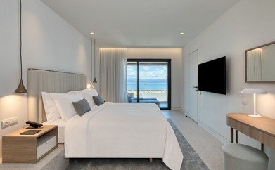 https://ohmydream.club/storage/media/uploads/Domes_Miramare/rooms/Opal_Suite_Sea_View_with_outdoor_jacuzzi/prev/6419ead3dd3f2.jpg