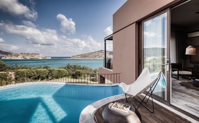 https://ohmydream.club/storage/media/uploads/Domes_of_Elounda/rooms/Premium_1_Bdr_Suite_SV_with_Private_Pool/prev/641470dc25c95.jpg
