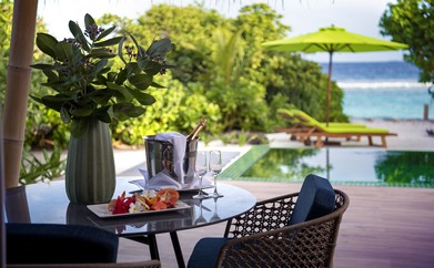 https://ohmydream.club/storage/media/uploads/Maldives/Emerald_Maldives_Resort_Spa/Beach_Villas_with_Pool/prev/64e33686af497.jpg