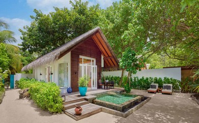 https://ohmydream.club/storage/media/uploads/Maldives/Fairmont_Maldives_Sirru_Fen_Fushi/Beach_Sunrise_Villa_with_Private_Pool/prev/6599991cda376.jpg