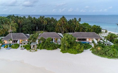 https://ohmydream.club/storage/media/uploads/Maldives/Fairmont_Maldives_Sirru_Fen_Fushi/Seven_Bedroom_Beach_Sunset_Villa_with_Private_Pool/prev/6599a386d83a8.jpg