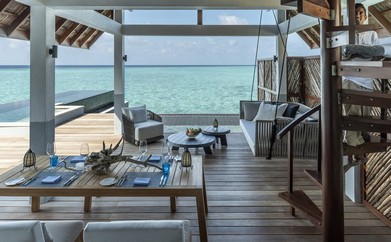 https://ohmydream.club/storage/media/uploads/Maldives/Four_Seasons_Landaa_Giravaru/Sunset_Water_Villa_With_Pool/prev/6599da8a4eb9d.jpg